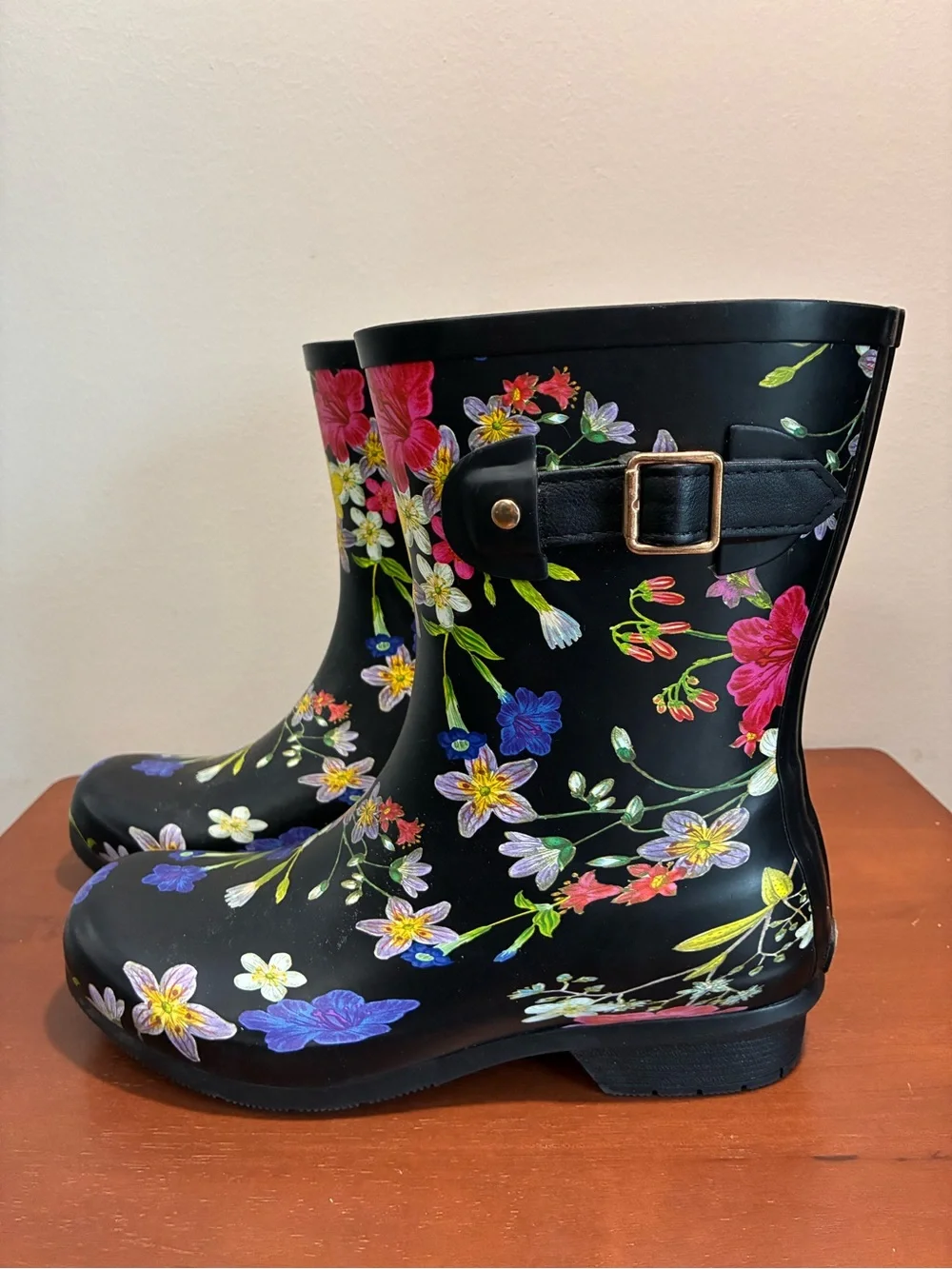 Chooka Kalista Classic Mid Calf Rubber Rain Boots Black Floral Women’s Size 8